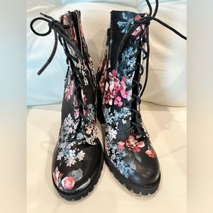 Just Fab floral print tie up boots